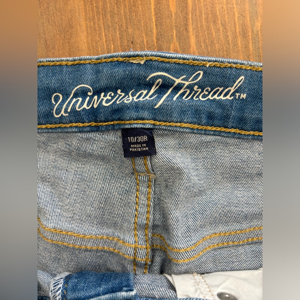 Universal thread mid Rise Bermuda Jean shorts - Picture 7 of 7